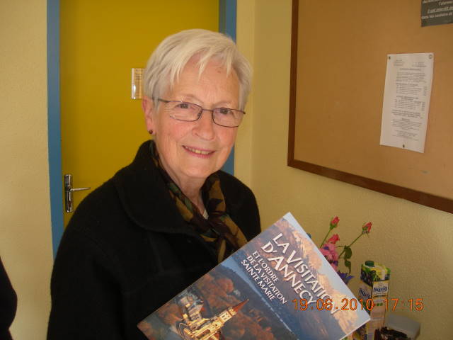 Véronique et le livre ramené d'Annecy